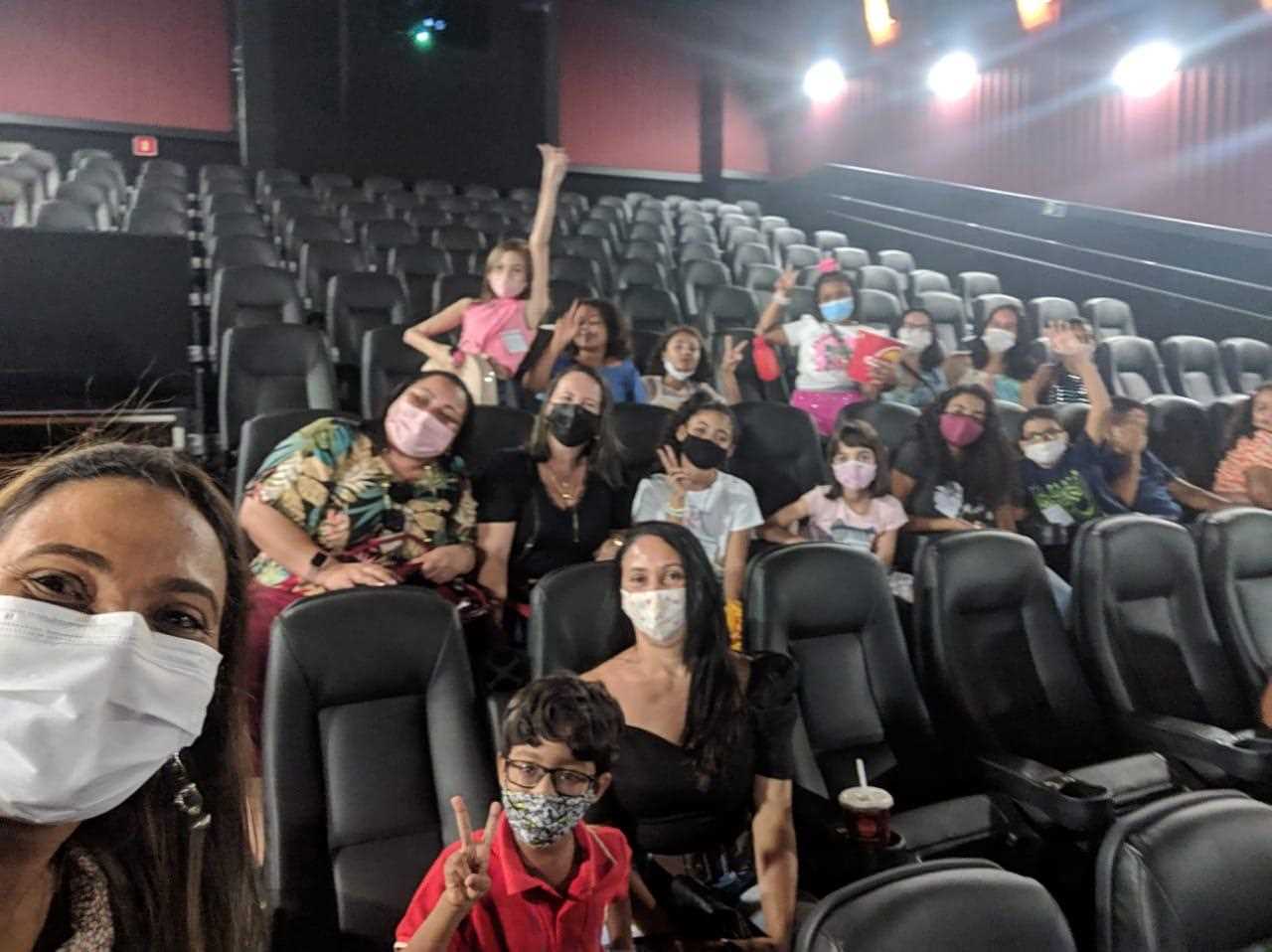 Camacã: Ação da Prefeitura leva alunos ao cinema em um dia inesquecível